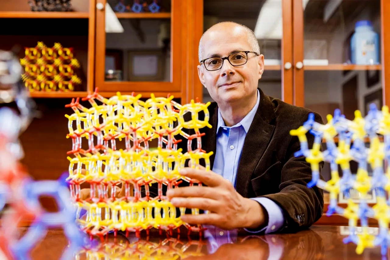 Qui est Omar Yaghi ? Le scientifique arabe lauréat du prix Nobel de chimie 2025