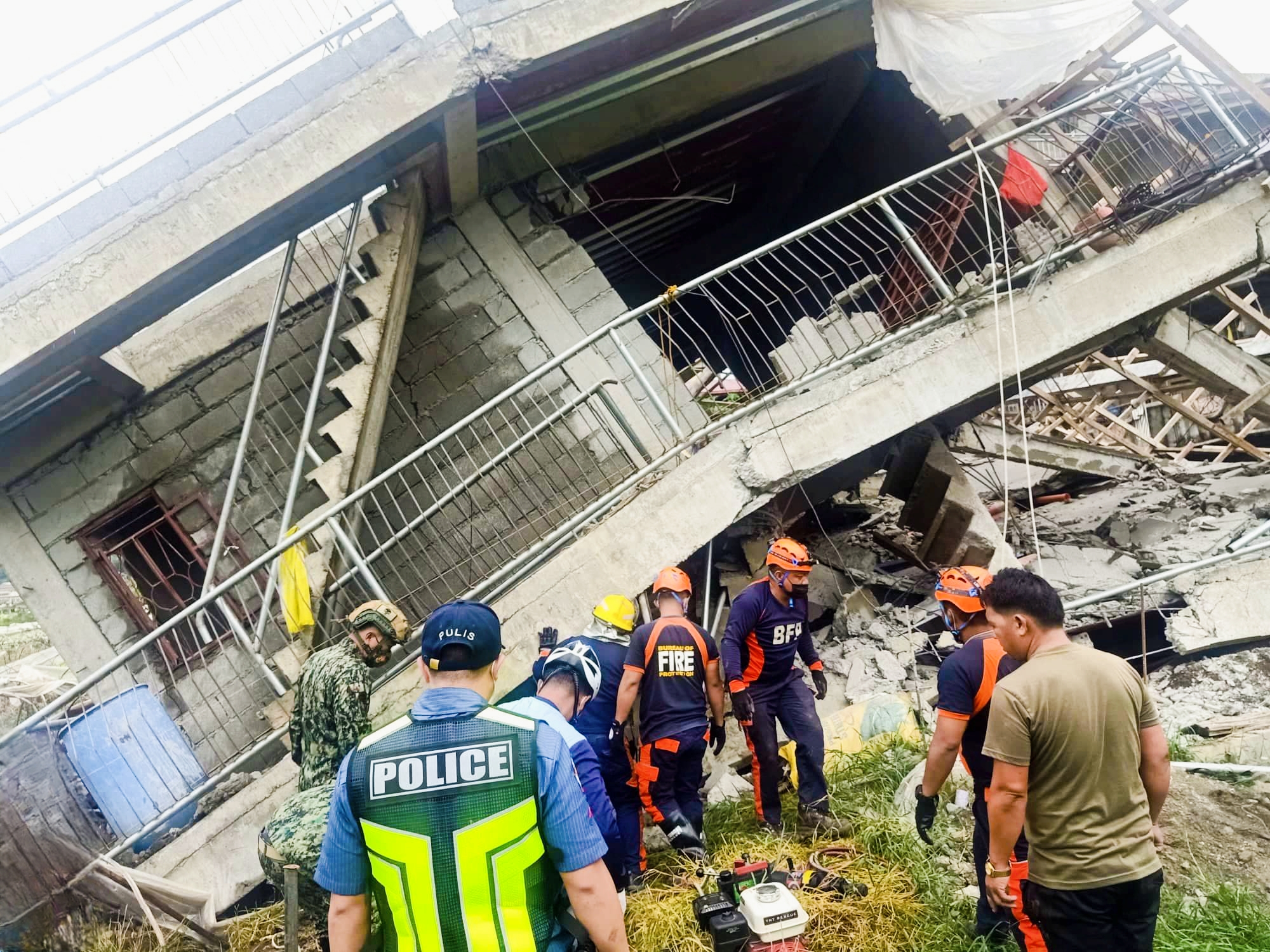 Filipinas bajo el efecto de un terremoto de 7.6 grados y advertencias de tsunami