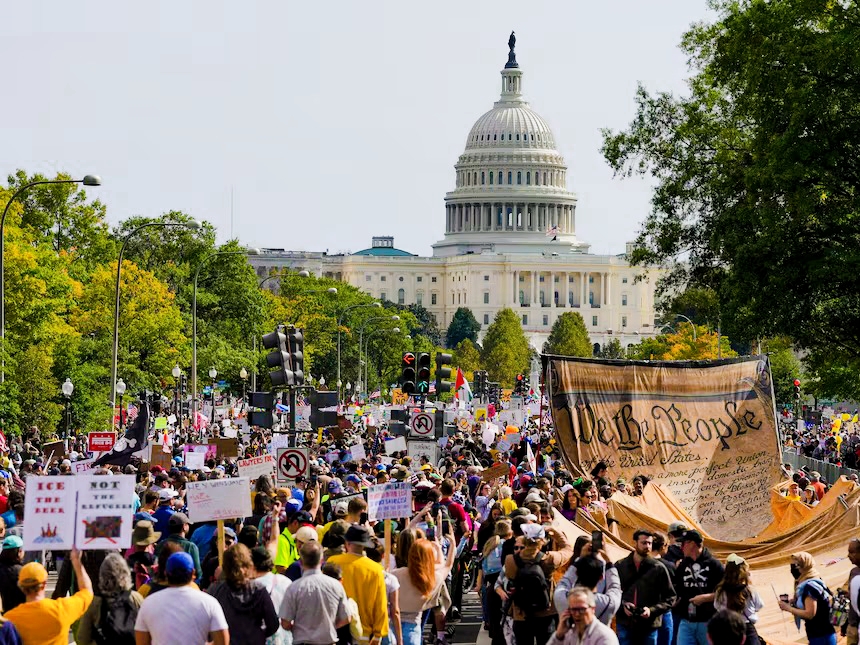 Massive Protests in America and Around the World Against Trump's Tyranny Under the Slogan "No to Kings"