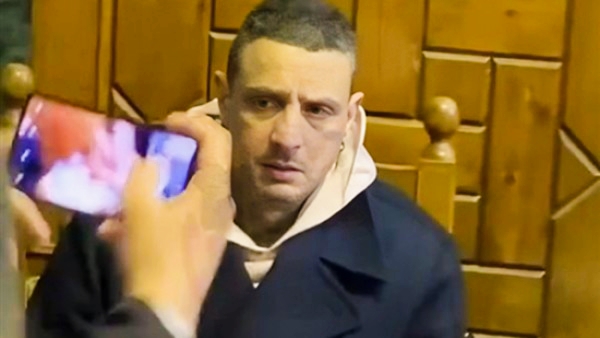 Photographer Provokes Anger at Ahmed El-Feshawy's Mother's Funeral, Journalist Union Responds