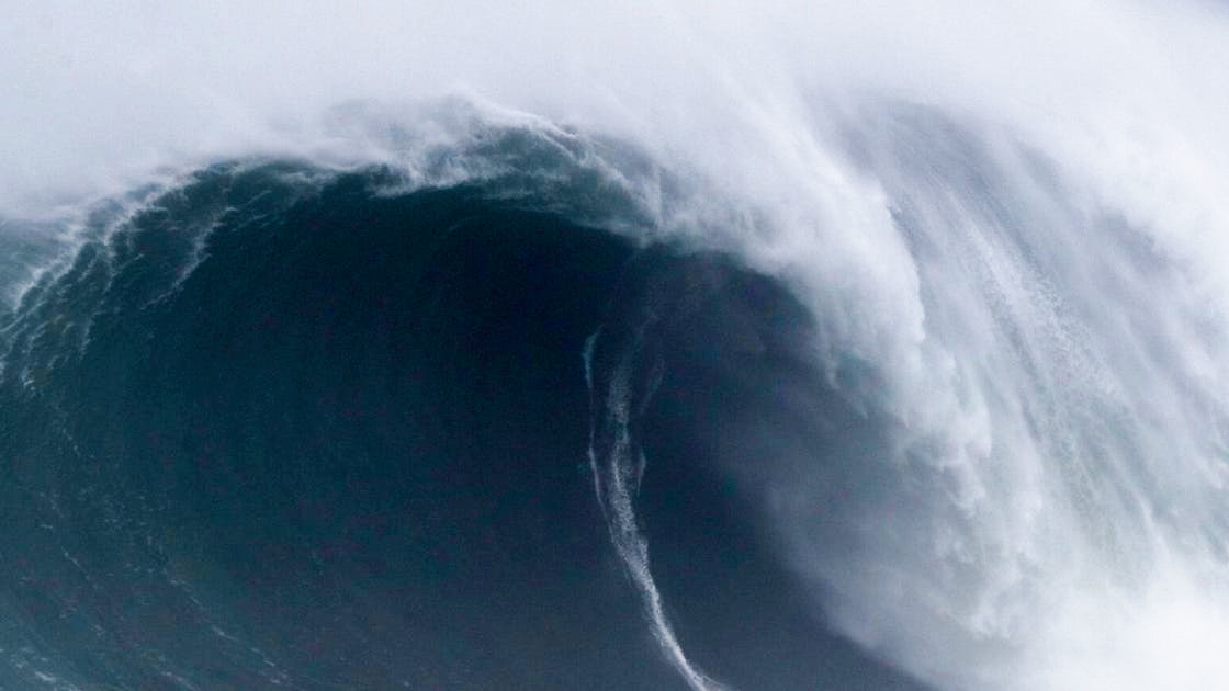 Severe Marine Warning Issued in Egypt as Mediterranean Waves Reach 5.5 Meters