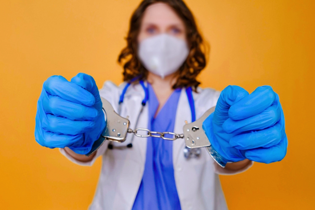 Egyptian Authorities Shut Down Illegal Weight Loss Center Run by Unqualified Individual