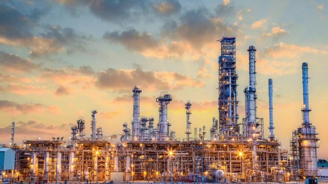 Oil Prices Decline Amid U.S.-Iran Thaw and Strong Dollar