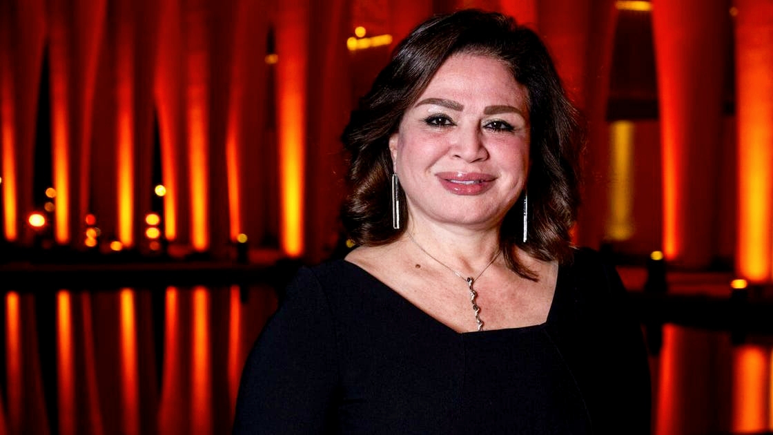 Elham Shahin répond aux critiques sur le mariage de son neveu : La liberté des jeunes d'abord