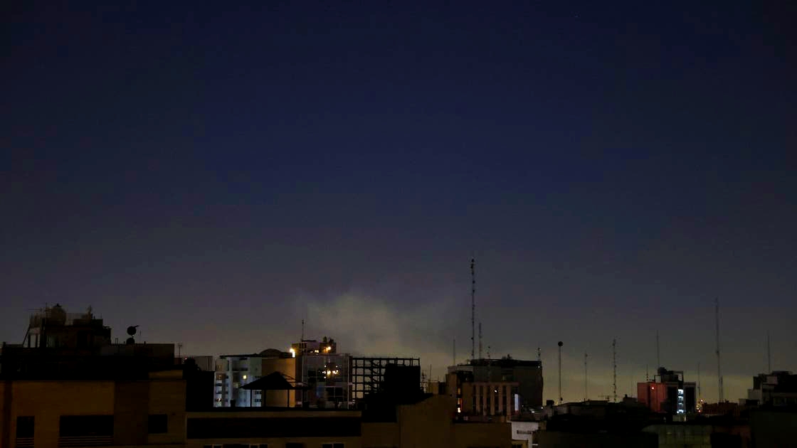 עימות חדש במזרח התיכון: תקיפות ישראליות ואמריקאיות ותגובה רקטית מאיראן