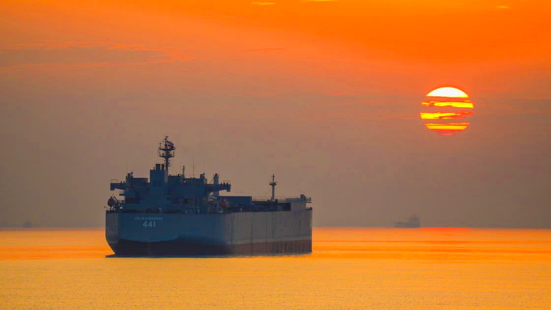 وزارة الدفاع الأميركية تعلن تدمير الأسطول البحري الإيراني بالكامل في خليج عُمان