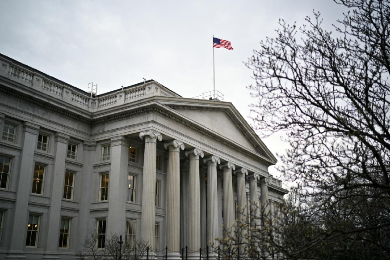 وزارة الخزانة الأمريكية تفرض عقوبات مرتبطة بإيران على 4 أشخاص و30 كيانا