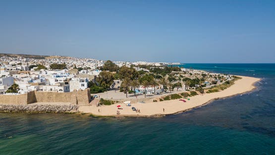 El Parlamento Tunecino discutirá un proyecto de ley para proteger las playas después del incidente de la niña que se ahogó