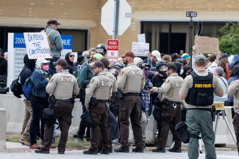 A U.S. Court Halts Deployment of the National Guard in Illinois Temporarily
