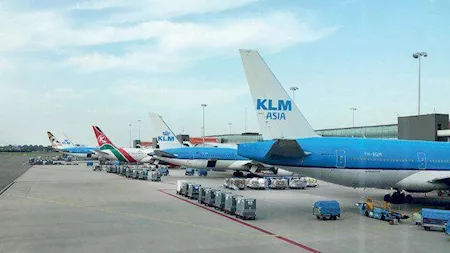 رويترز: شركة طيران هولندية تعلّق رحلاتها إلى دبي والرياض والدمام