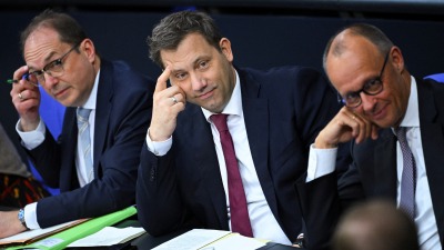 Alman Parlamentosu, Sığınma Hakkı Sahibi Mültecilerin Aile Birleşimini İki Yıl Askıya Alma Konusunda Anlaştı