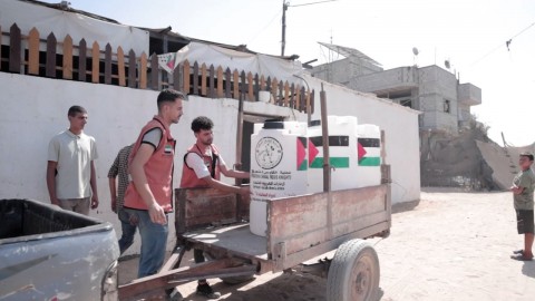 In the midst of dire need .. Medical aid enters Gaza with Emirati funding