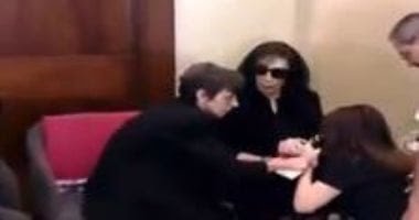 Touching Moments in Farewell to Ziad Rahbani... Majida El Roumi Kneels in Sorrow Before Fairuz