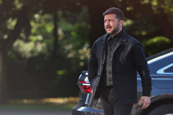 "Poly Market" places a $12 million bet on Zelensky's attire