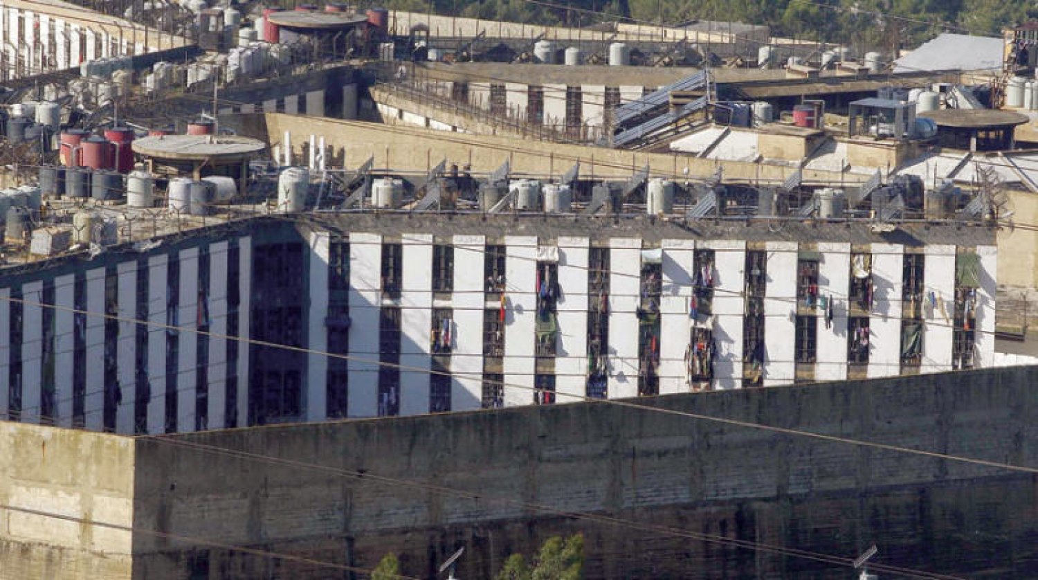 Legal Obstacles Hinder Delivery of Hundreds of Syrian Prisoners from Lebanon to Damascus