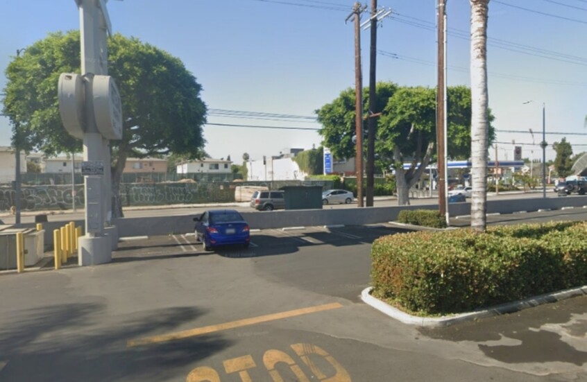 Los Angeles .. Unbekanntes Fahrzeug fährt in Menschenmenge und verletzt Dutzende