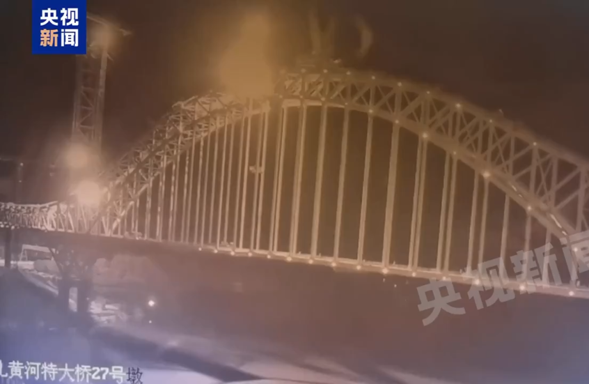 Tragedia en las orillas del "río amarillo".. colapso de un puente en construcción causa la muerte de 12 trabajadores en China