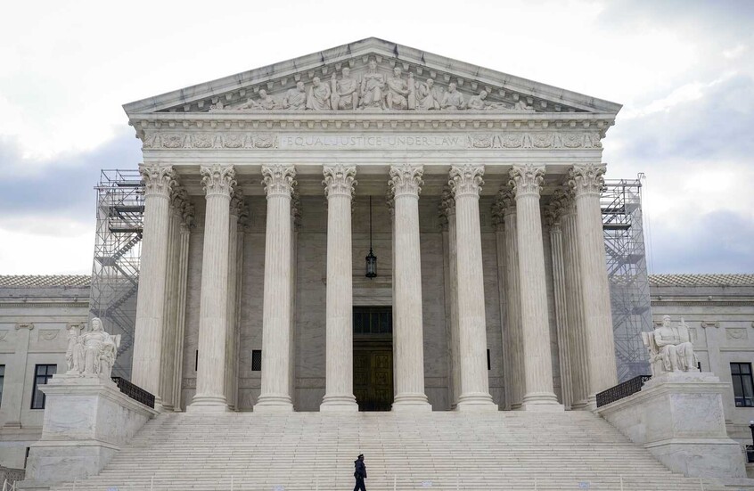 La Corte Suprema de EE. UU. respalda las políticas de inmigración de Trump y permite la detención de inmigrantes indocumentados