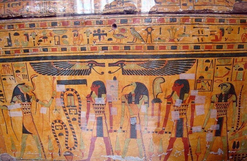 Égypte .. Saisie d'une crypte antique dans un bureau de santé impliquant des employés dans une affaire de fouilles illégales