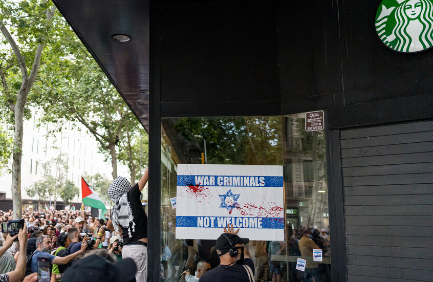 Due to the war in Gaza .. "Starbucks" profits decline and hundreds of branches close amid widespread boycott campaigns