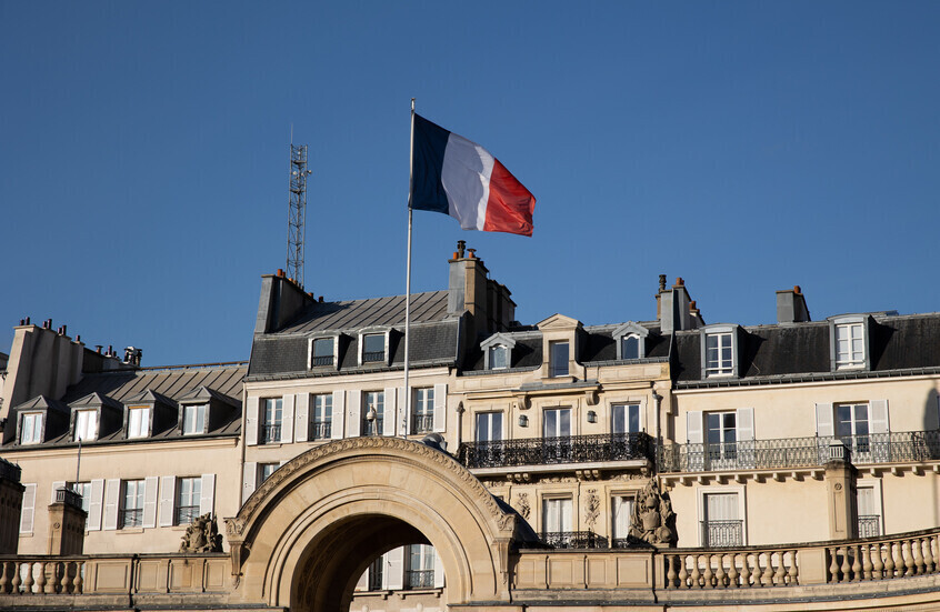 La erosión de la confianza dentro del campamento de Macron.. Los asesores del gobierno francés buscan irse en medio de una crisis política en aumento