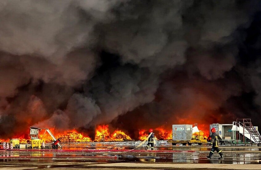 Un gran incendio detiene las operaciones en el Aeropuerto Internacional de Dhaka