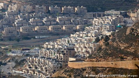 دوجاريك: نزوح 880 عائلة في الضفة وتحذيرات من انتهاكات وتهديدات لقوات أممية في لبنان