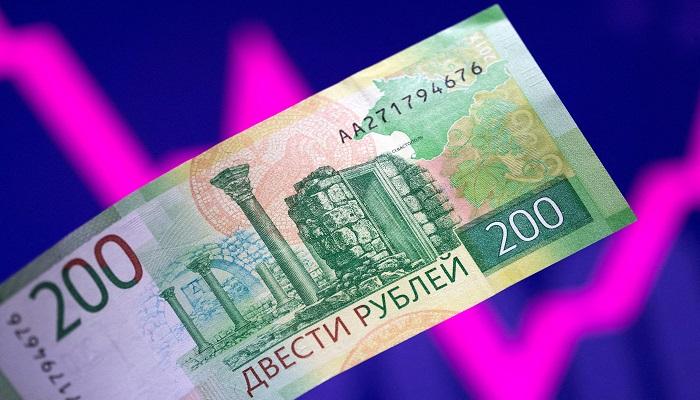 Russian Ruble Emerges as Top Currency Against the Dollar in 2025