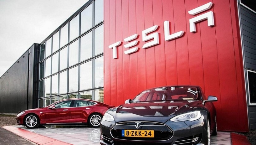 Tesla, 2025'in üçüncü çeyreğinde neredeyse yarım milyon araç teslimatı ile beklentileri aştı
