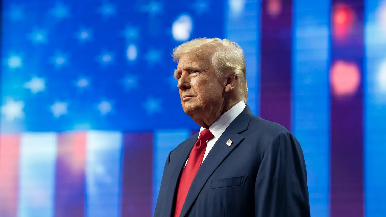Trump amenaza con imponer aranceles adicionales a los países alineados con "BRICS"