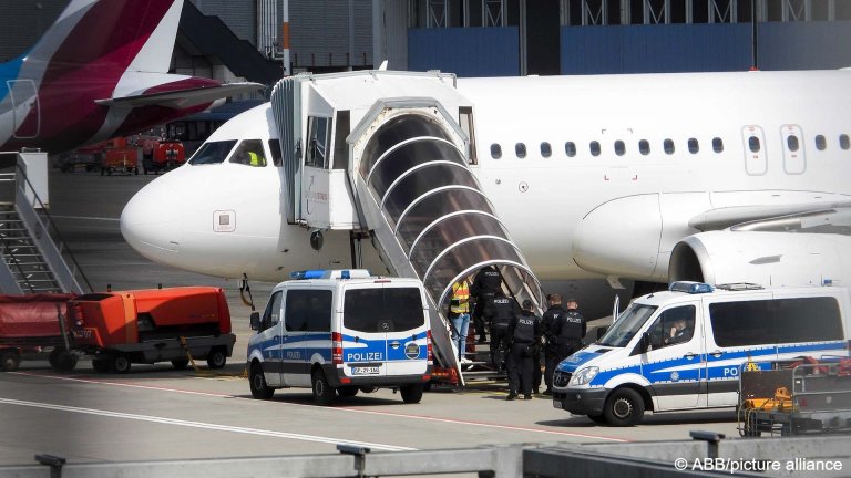 Alemania deporta refugiados a Irak en autobuses policiales