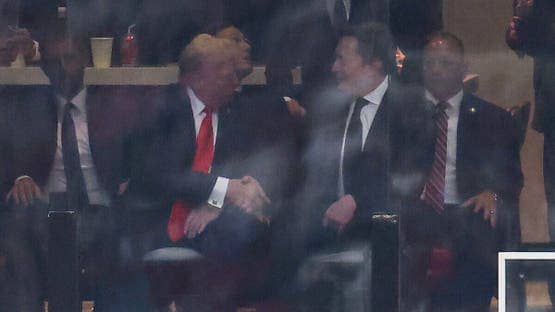 Trump and Musk Return to the Spotlight in a Public Handshake Moment in Arizona