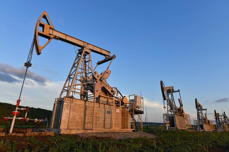 Agency: Moscow Plans to Fully Compensate for Earlier Oil Production Exceeding "OPEC+" Share