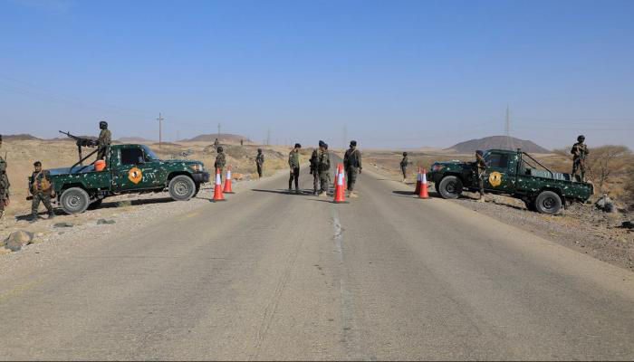 الجيش اليمني: الطرق الصحراوية الرابطة بين الجوف ومأرب وحضرموت تعد منطقة عمليات عسكرية