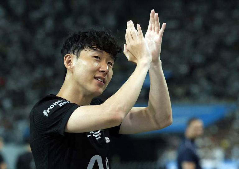 Son termine son dernier match avec Tottenham et reste en Corée du Sud