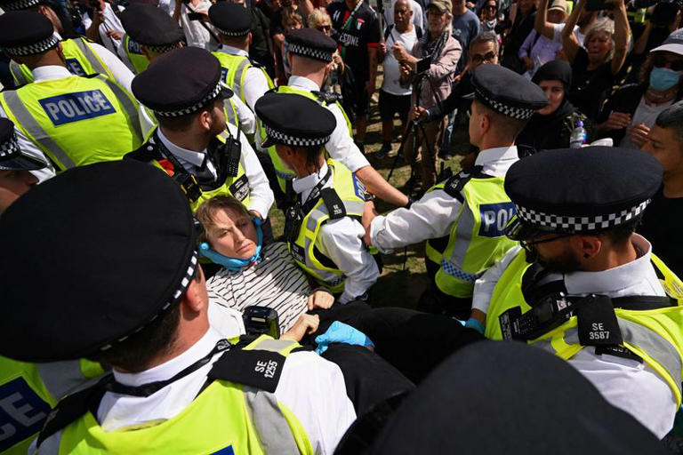 La policía británica arresta a más de 50 personas durante su protesta contra la prohibición del movimiento Palestina Acción