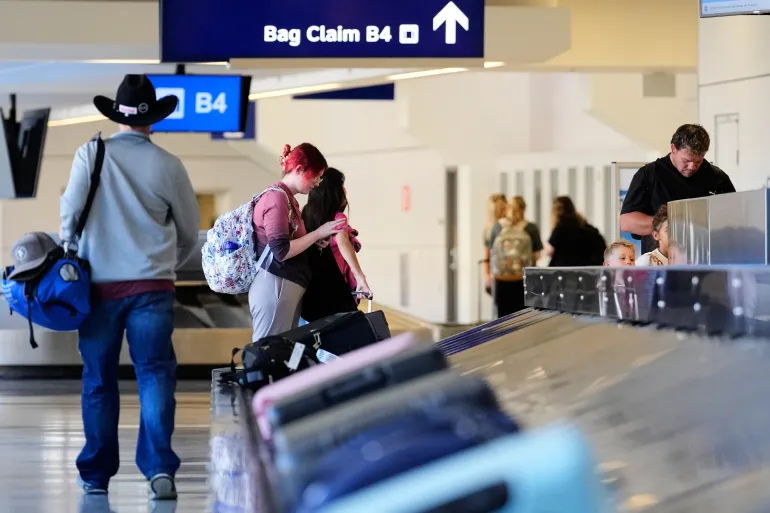 Pirater les systèmes des aéroports au Canada et aux États-Unis pour diffuser des messages pro-Hamas