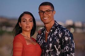 Tam on yıl süren bir aşk hikayesinin ardından .. Ronaldo ve Georgina'nın nişanı