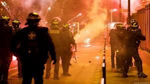 Francia.. detención de adolescentes por sospecha de planear ataques terroristas contra la Torre Eiffel y templos judíos