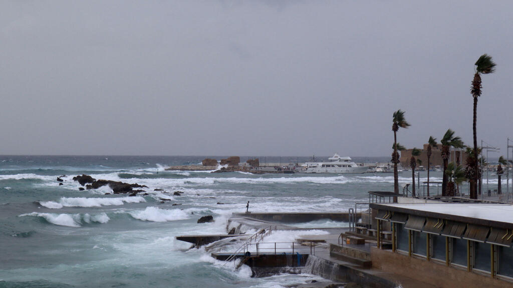נפילת שני טילים איראניים בקפריסין ובריטניה מחזקת את נוכחותה ההגנתית במזרח התיכון