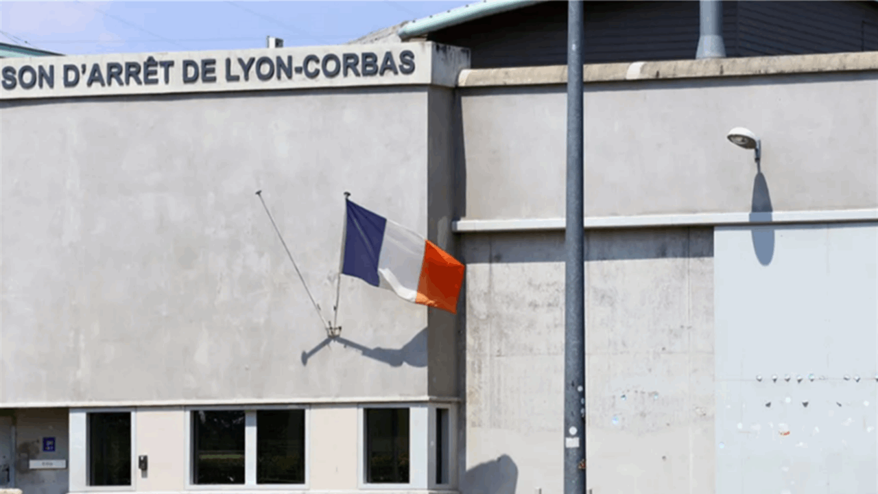 Like a Scene from Hollywood: Prisoner Escapes in Another Prisoner's Released Bag