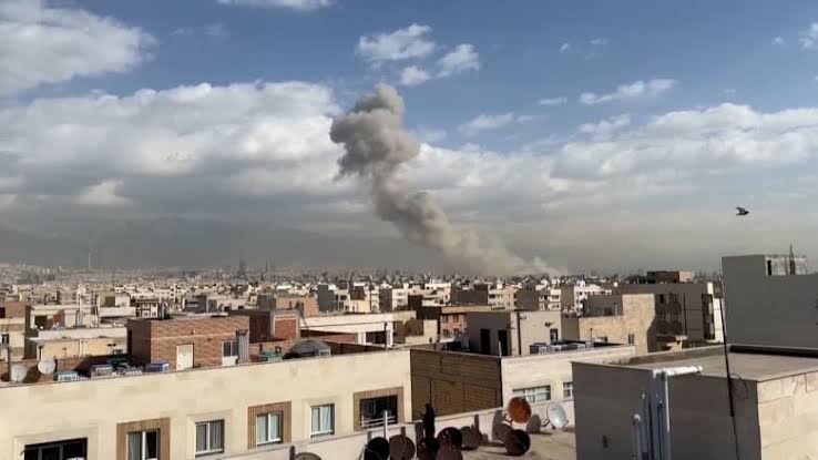 פיצוצים חזקים מהלכים את טהראן ומעקב של המודיעין האמריקאי אחרי תנועות המנהיגים האיראניים