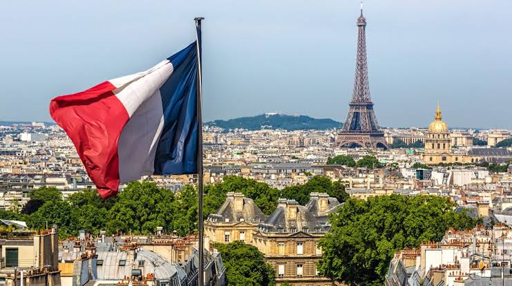 الخارجية الفرنسية تنصح رعاياها بعدم السفر إلى إسرائيل والضفة الغربية بسبب التوتر مع إيران