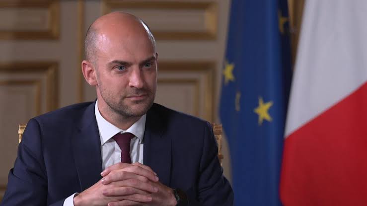 French Foreign Minister Calls for Israeli Withdrawal from Lebanon and Arms Control