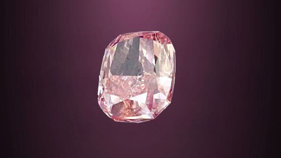 Sadece 8 saatte.. Dubai Polisi, 25 milyon dolarlık "pembe elmas" planını engelledi ve sahibine geri verdi