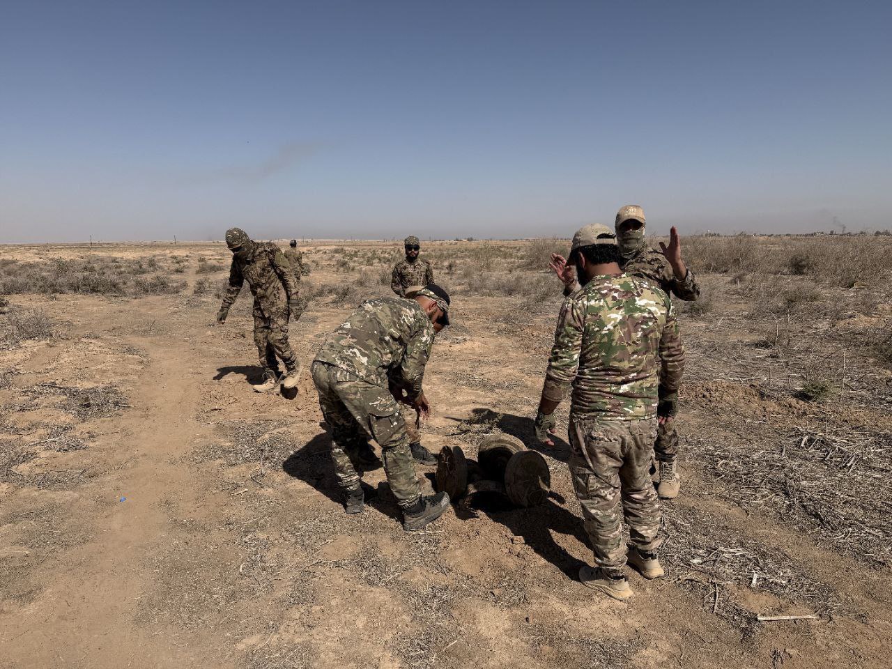 El ejército sirio encuentra un gran campo de minas cerca del aeropuerto de Deir ez-Zor