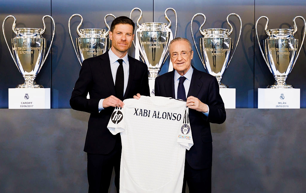 بيريز يحذر تشابي ألونسو بعد هزيمة ريال مدريد بخماسية أمام أتلتيكو