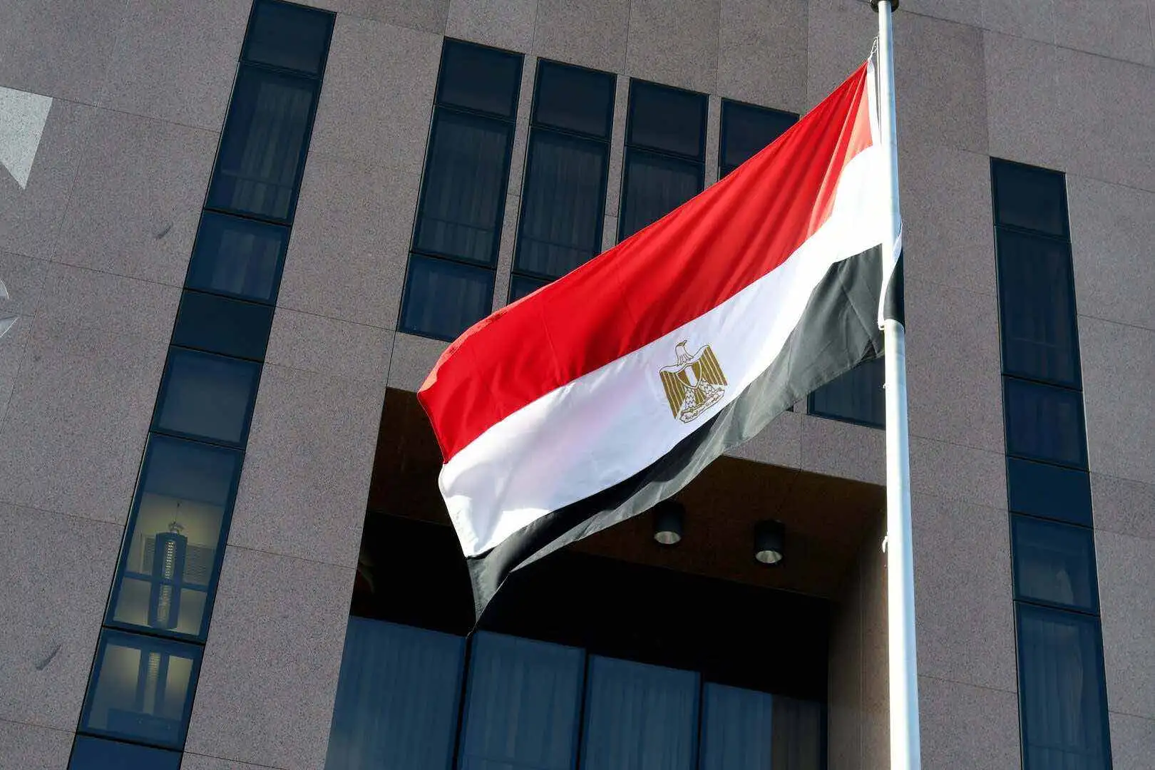 El Ministerio de Relaciones Exteriores de Egipto confirma que no ha cerrado el cruce de Rafah y condena la "distorción" de su papel en apoyo a Palestina