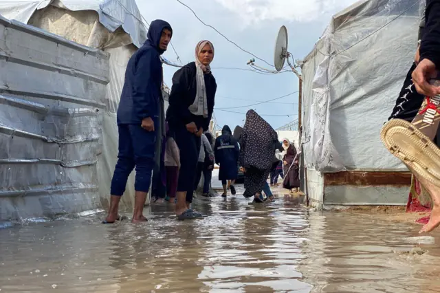 UN Reports Flooding in Gaza Displaces Families Amid Aid Restrictions