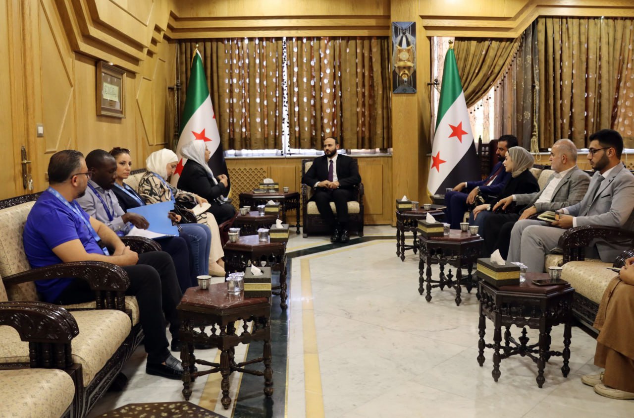 محافظ حلب يناقش مع "الأونروا" أوضاع اللاجئين الفلسطينيين في المحافظة